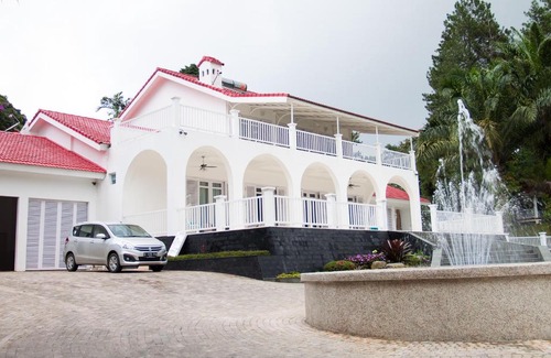 Ciloto Villa | The White House Puncak