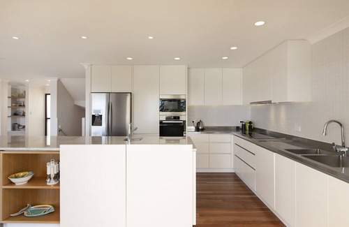 Coolum Beach House | The White House - Spectacular Ocean Views, Central Coolum & WiFi