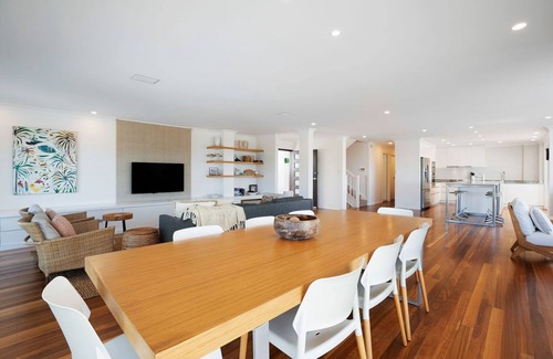 Coolum Beach House | The White House - Spectacular Ocean Views, Central Coolum & WiFi