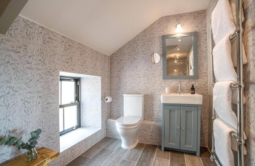 Cowbridge Hotel | The White Lion