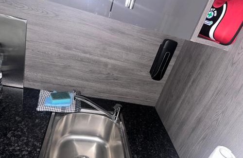 Yate Apartment | The White Lion Hotel, Church Road, Yate BS37 5BG Self-check-in FREE PARKING Walk away from the centre of Yate!