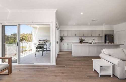 Mollymook Apartment | The White Pearl - Modern luxury brand new home just a short drive from Mollymook Beach