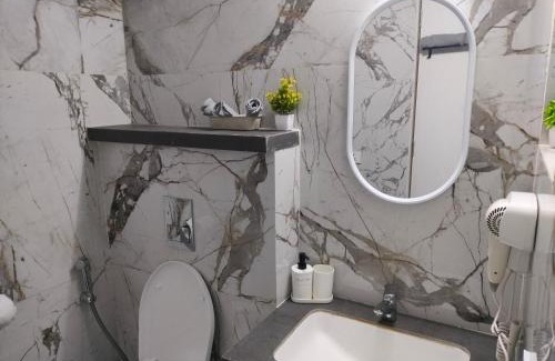 Khattalwada Apartment | The White Port Luxe Apt Nearby Airport Symbiosis