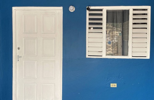 Spanish Town House | The White Room Charming 1-bedroom & Bathroom Off Old Harbour road with WiFi