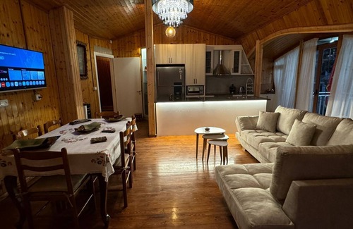 Qafe e Gjashtes Hotel | The White Troy
