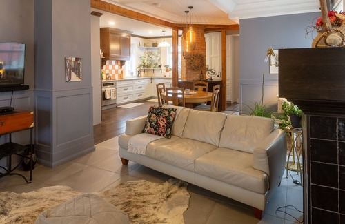South Lethbridge Villa | The whole villa is yours to enjoy 💙 pool - hottub too!