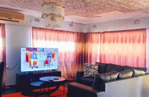 Serowe House | The Wild Thing Guesthouse