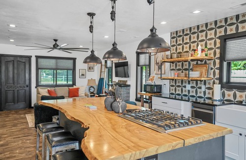 Ennis Cottage | "The Wild Trout" Adventure Awaits!