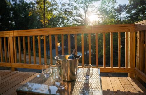 Shenandoah House | The Wilderness Cabin - Shenandoah Getaway - HotTub, Arcade, RiverAccess