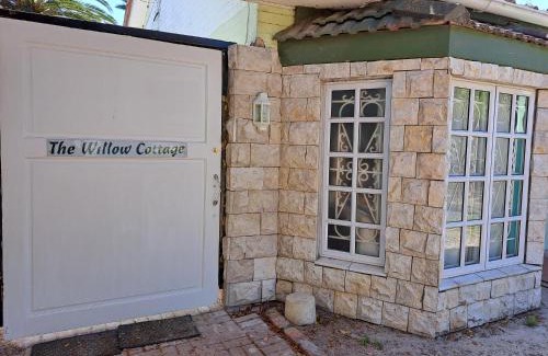 Grassy Park Apartment | The Willow Cottage