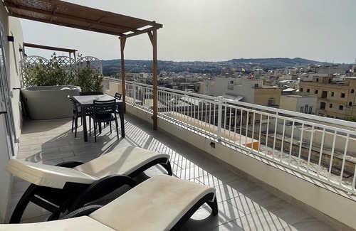 Victoria Apartment | The Willows Penthouse 10A