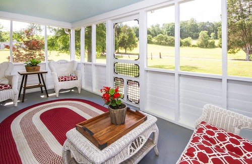 Knoxville Cabin | The Willox Cabin, Private Farm, 2 Bed 2 BA, 9 Miles to Downtown Knoxville & UT
