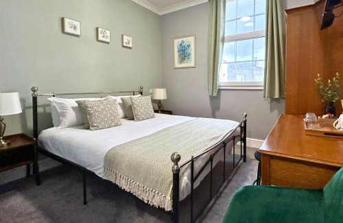 Alford Hotel | The Windmill Hotel