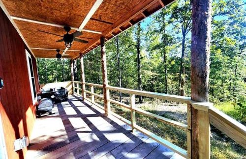 Marshall Villa | The Windstorm Cabin - Pet-friendly & a 2-person Jacuzzi hot tub!