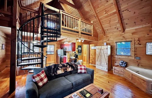 Pine Mountain Valley Cabin | The Wolf Cabin- Right End