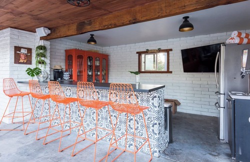 Sonoma House | The Wolf & Horseshoe – Sonoma Designer Wine Country Farmstay. Pool & 4 Ensuites.