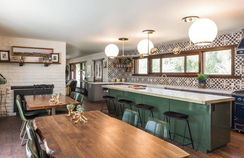 Sonoma House | The Wolf & Horseshoe – Sonoma Designer Wine Country Farmstay. Pool & 4 Ensuites.