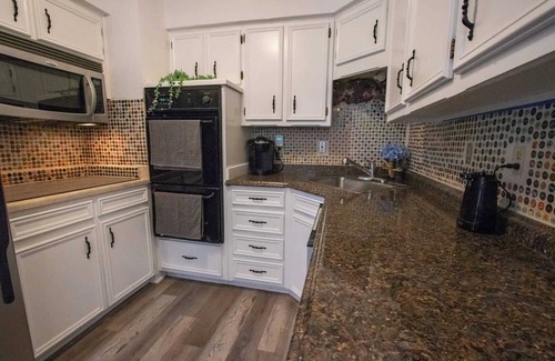 Fort Worth House | The Wonder Inn - Sleeps 11 near TCU