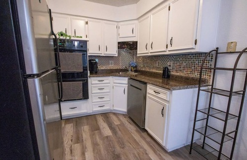 Fort Worth House | The Wonder Inn - Sleeps 11 near TCU