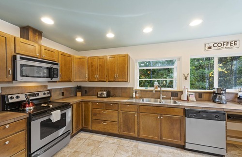 Sandpoint House | The Wood View: Secluded, Dog Friendly, Hot Tub