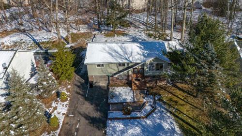 Tobyhanna House | The Woodland Escape Pool Table Fire Pit 4 BD