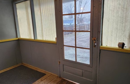 Enterprise House | The Woodshed - charming 3 bdrm/1 bath bungalow in Enterprise