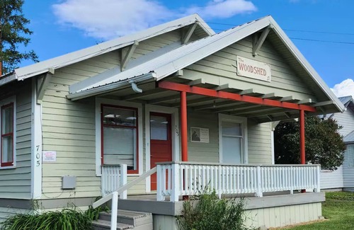 Enterprise House | The Woodshed - charming 3 bdrm/1 bath bungalow in Enterprise