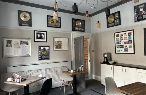 West Cliff House | The Woodszz guest house