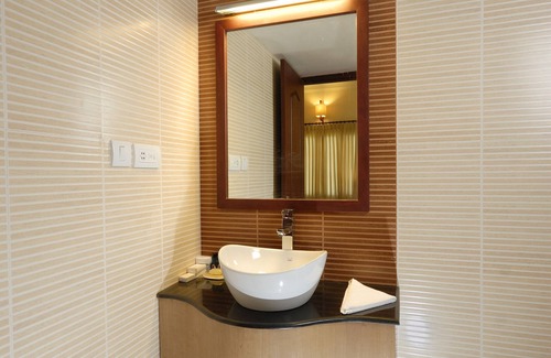Thanneermukkom Hotel | The World Backwaters