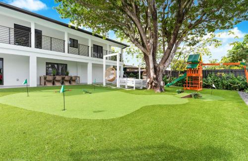 Ludlam House | The World Mansion Heated Pool with Mini Golf and Canal View