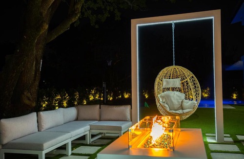 Ludlam House | The World Mansion Heated Pool with Mini Golf and Canal View