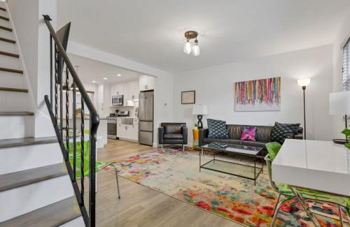 University District Apartment | The Worthington - 3 BR 2 5 Bath and Parking