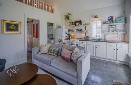 Uptown Cottage | The Wren Guesthouse