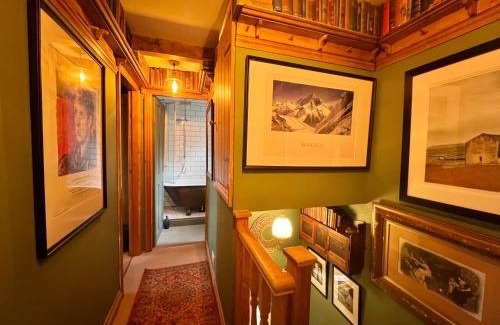 Holmfirth House | The Writers Cottage - Intriguing & Romantic