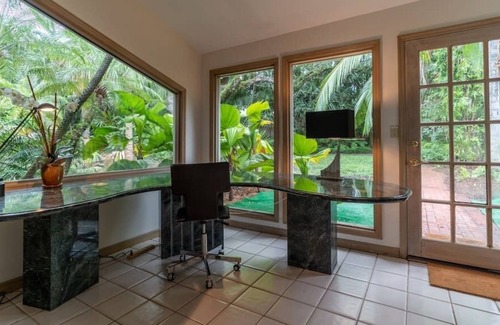 Southwest Coconut Grove House | The Writers Retreat- Lush Garden With Pool