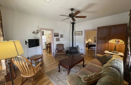 Tombstone Cottage | The Wyatt Earp House - 1 block from OK Corral