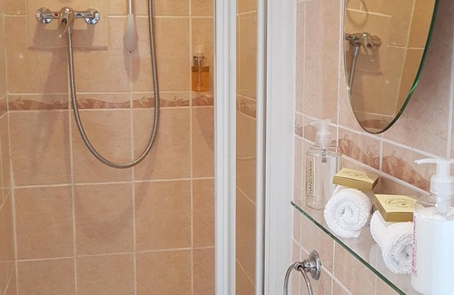 Folkestone Bed & Breakfast | The Wycliffe Guest House