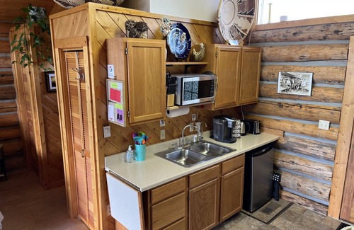 Wapiti Apartment | The Wyoming Paintbrush Studio - Room With a View!