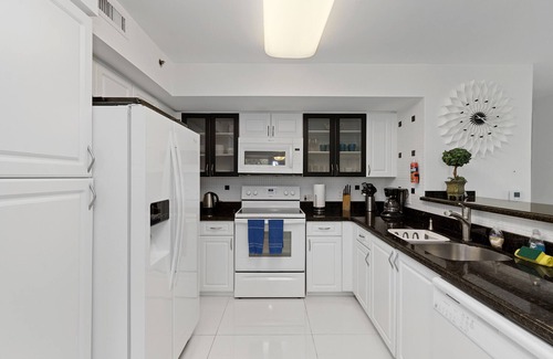 Aventura Condo | The Yacht club at Aventura, 3BD/2BA Cozy Apt #208 Fully Equipped WI FI