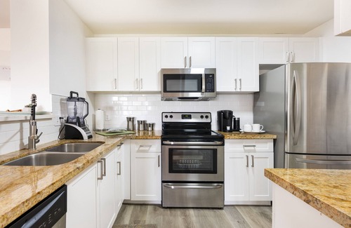 Aventura Condo | THE YACHT CLUB AT AVENTURA, AMAZING GOLF VIEW , 2/2 BED FREE WIFI AND PARKING