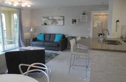 Aventura Apartment | The Yacht Club at Aventura Luxury 1 bed/1 Bath Pool View Fits 4 People