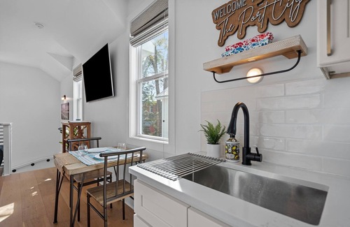 Wilmington Historic District House | The Yak Shack: Carriage House in Historic District - 4 blocks from Riverwalk