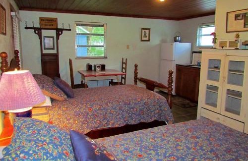 Cross Creek Hotel | The Yearling Cabins