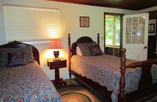 Cross Creek Hotel | The Yearling Cabins