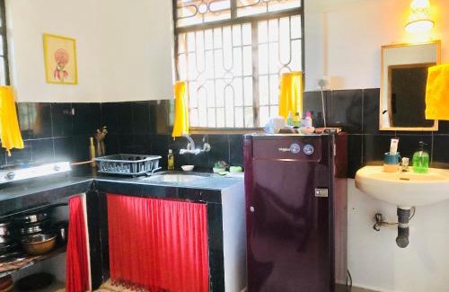 Mandrem House | The YelloMello HomeStay 1BHK fast Wi-Fi AC Pet-Friendly