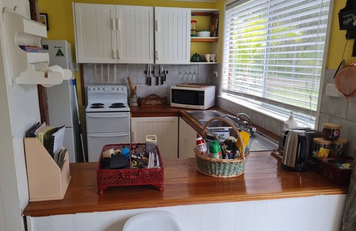 Round Hill Cottage | The Yellow Cottage - sub-tropical bush & beach. Pet friendly