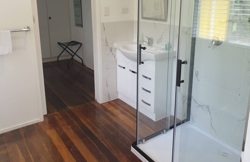 Round Hill Cottage | The Yellow Cottage - sub-tropical bush & beach. Pet friendly