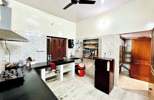 Jaipur Apartment | The Yellow Door: Friendly 5 Star 2200²ft Independent, Modern Cozy & Central Home