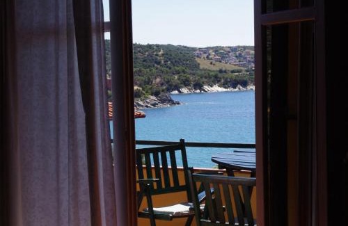 Sithonia Apartment | The Yellow Houses
