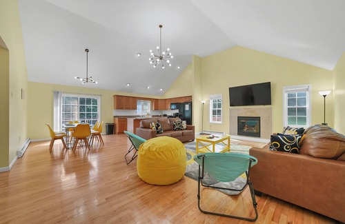 Monticello House | "The Yellow Monticello"